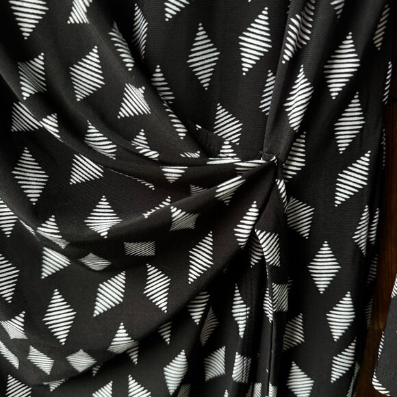 Anne Klein Black/White Geometric Print Stretch Knit Faux Wrap Dress - Women's 16 - Picture 9 of 10
